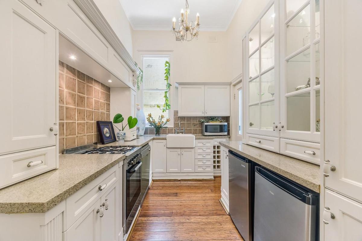 Newty Willows - Art Deco Double Bay Designer Apartment Sydney